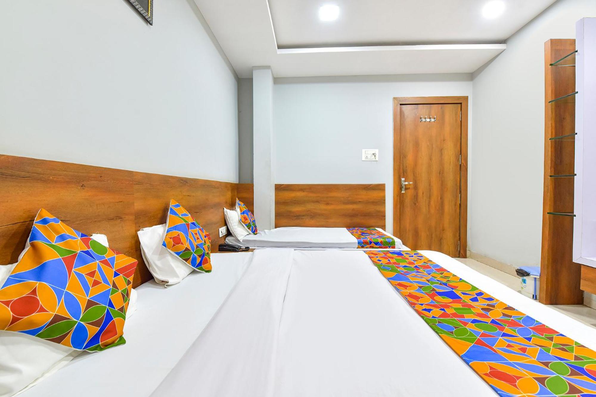 Fabhotel Raghumani Palace 우자인 외부 사진