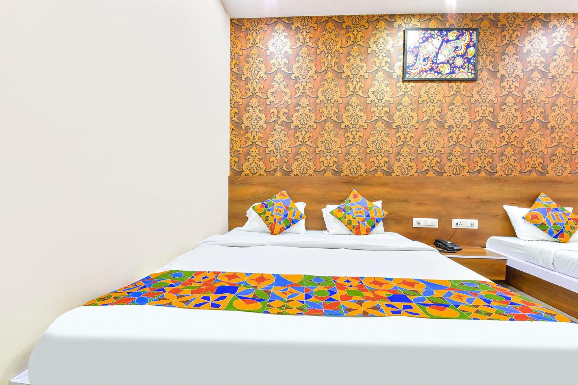 Fabhotel Raghumani Palace 우자인 외부 사진