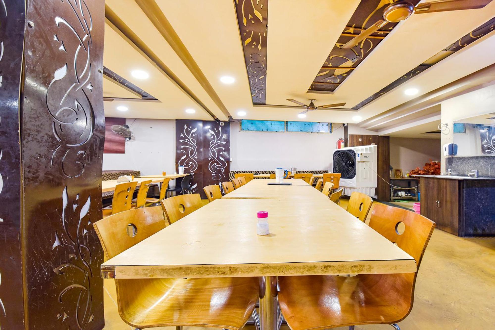 Fabhotel Raghumani Palace 우자인 외부 사진