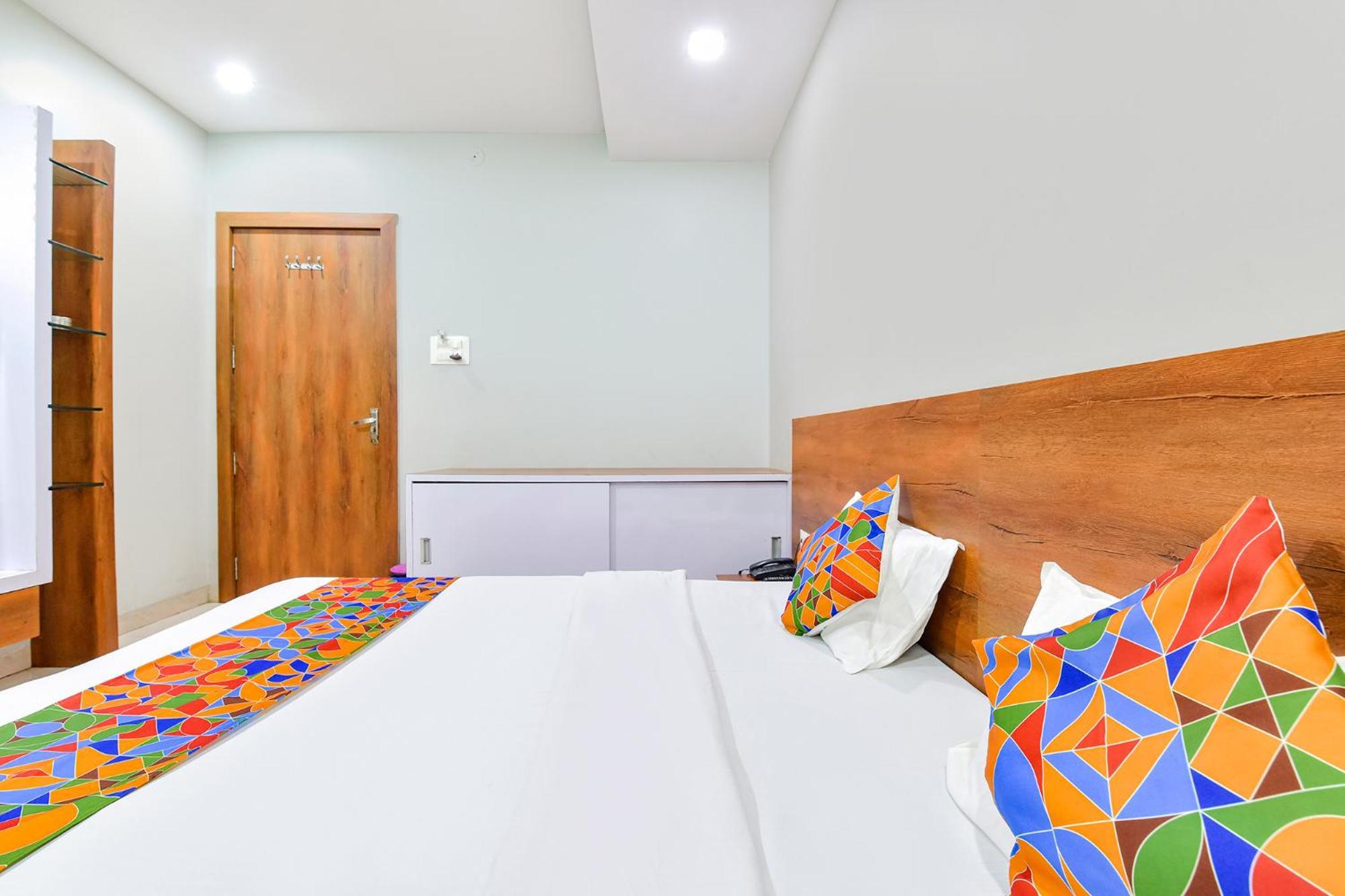 Fabhotel Raghumani Palace 우자인 외부 사진