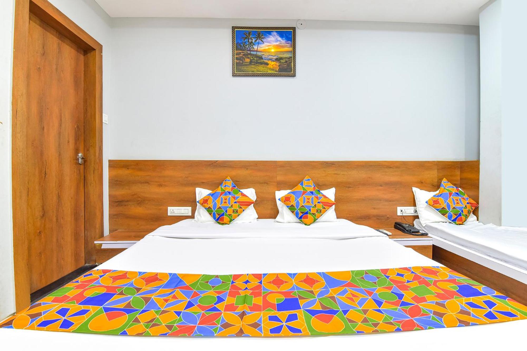 Fabhotel Raghumani Palace 우자인 외부 사진
