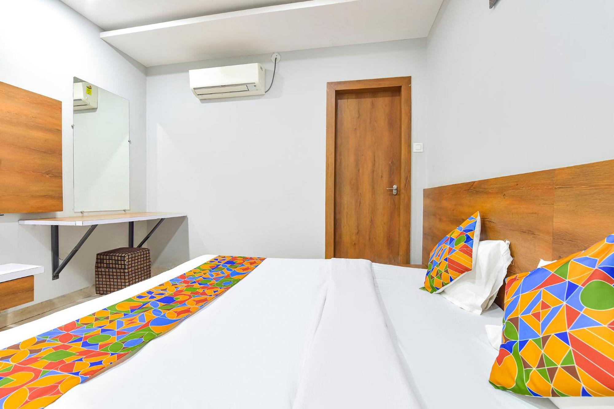 Fabhotel Raghumani Palace 우자인 외부 사진