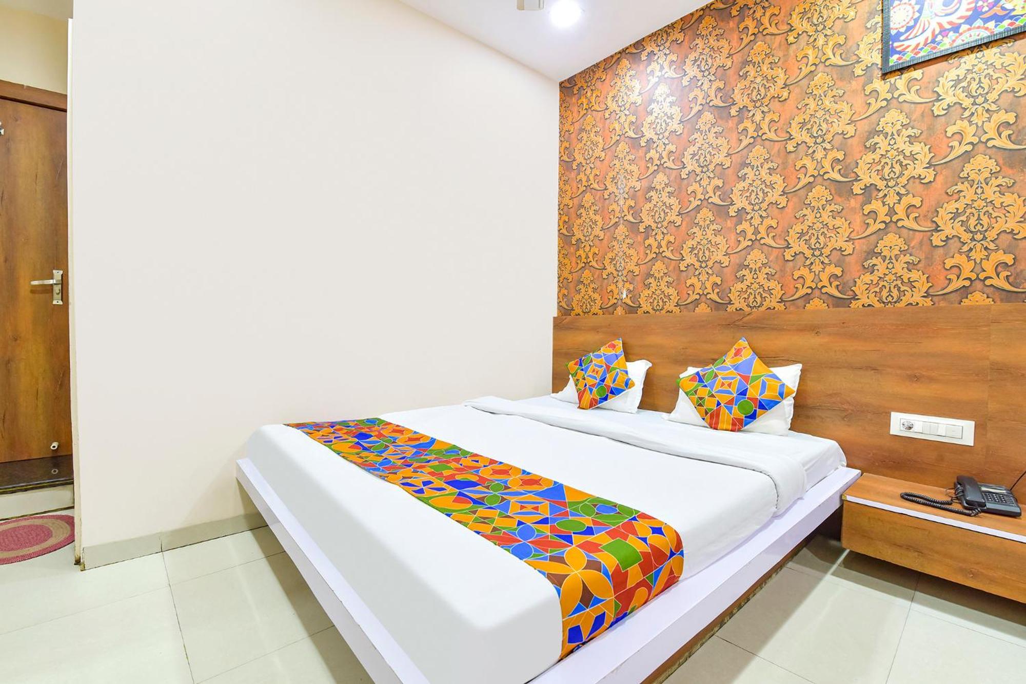 Fabhotel Raghumani Palace 우자인 외부 사진