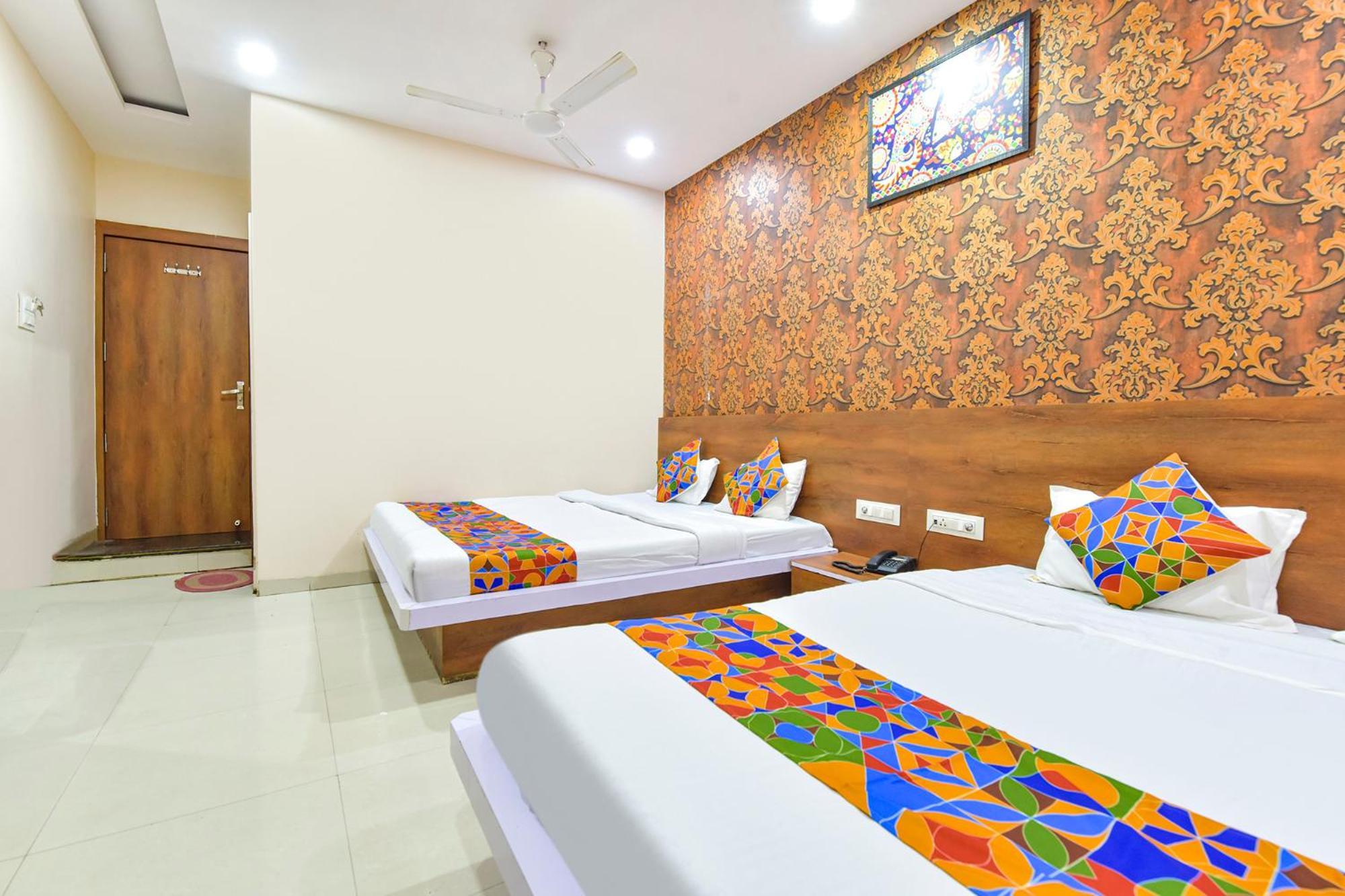 Fabhotel Raghumani Palace 우자인 외부 사진