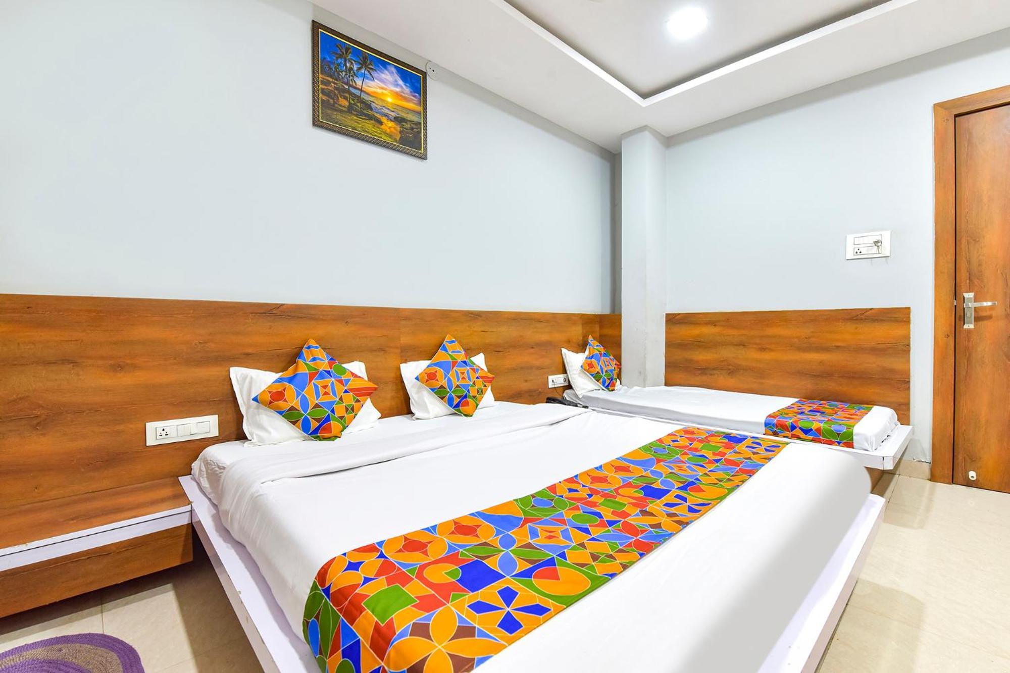 Fabhotel Raghumani Palace 우자인 외부 사진