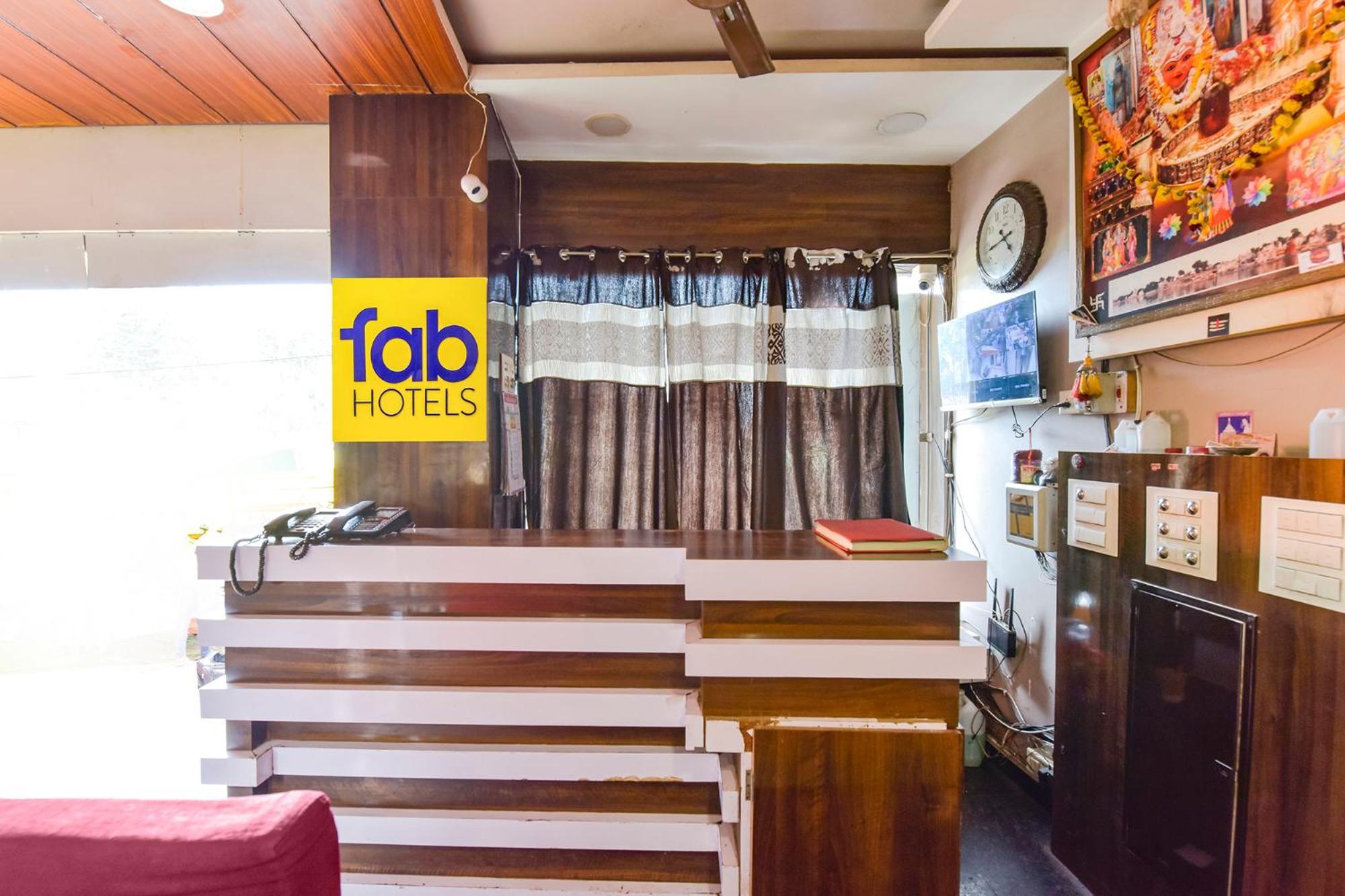 Fabhotel Raghumani Palace 우자인 외부 사진