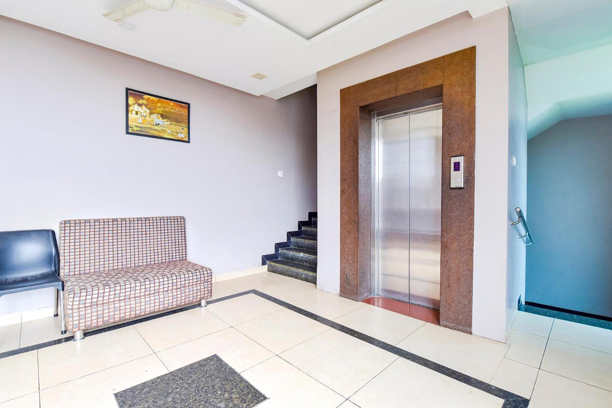 Fabhotel Raghumani Palace 우자인 외부 사진
